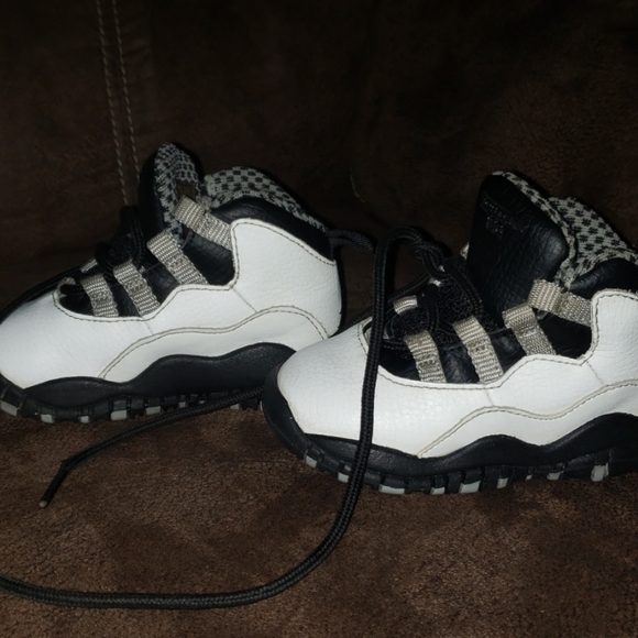 Shoes - Picture 2 of 3